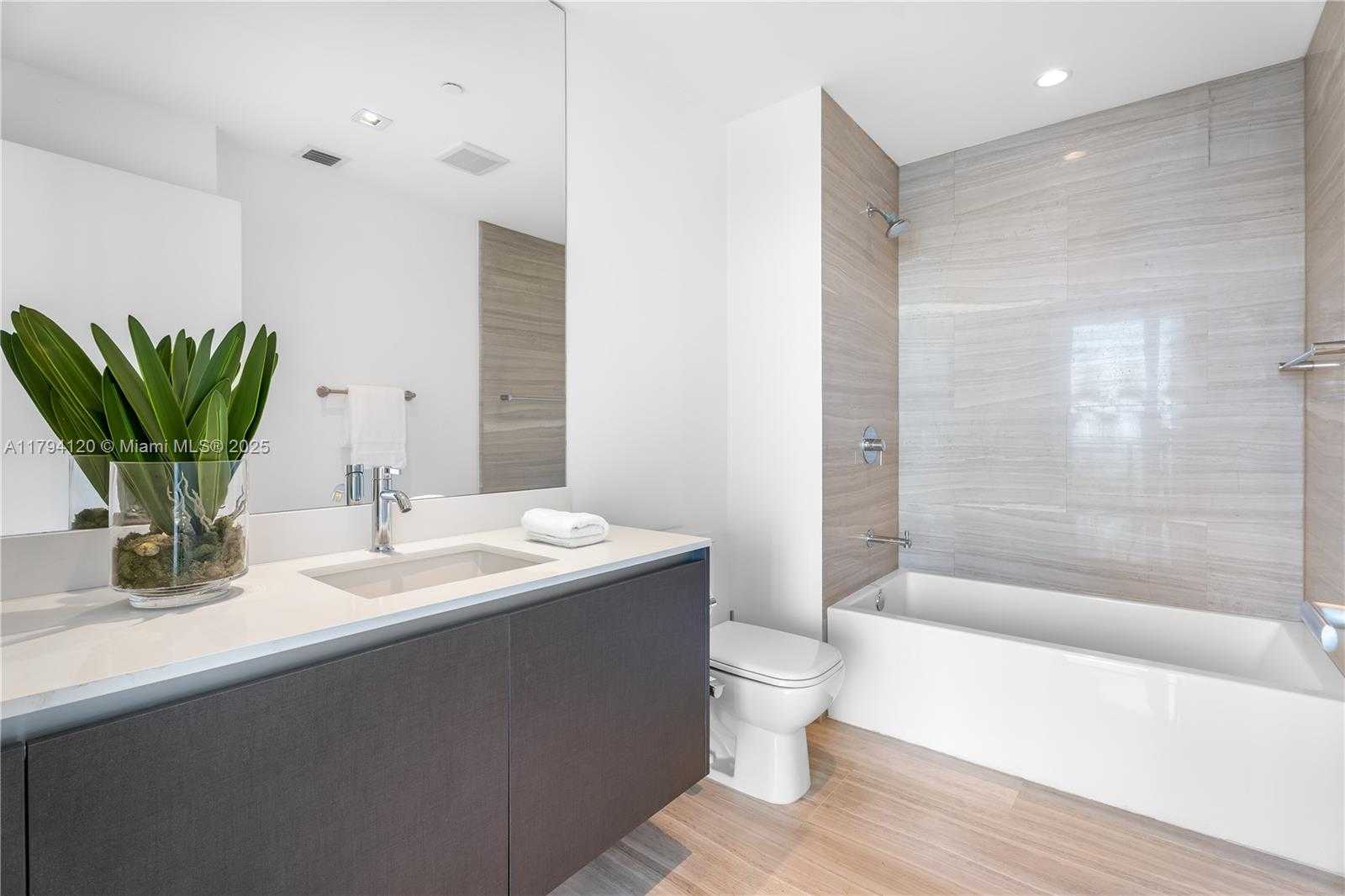 Small Image of 1451 BRICKELL AVE #2703, Miami Number 17