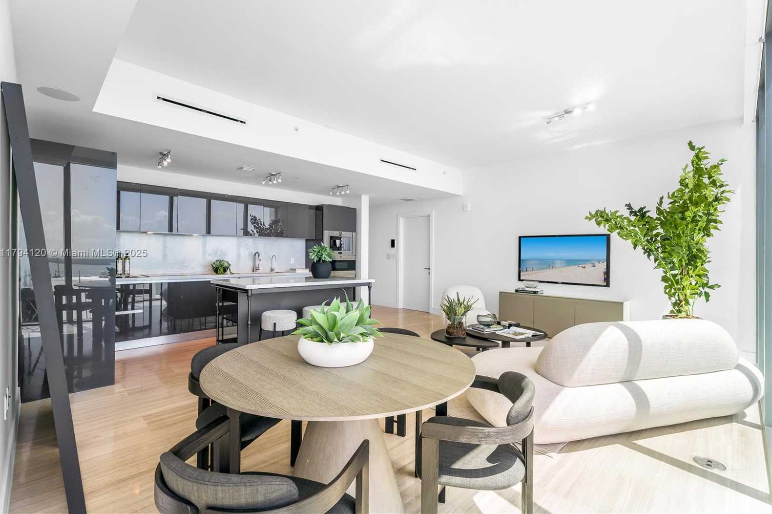 Small Image of 1451 BRICKELL AVE #2703, Miami Number 4