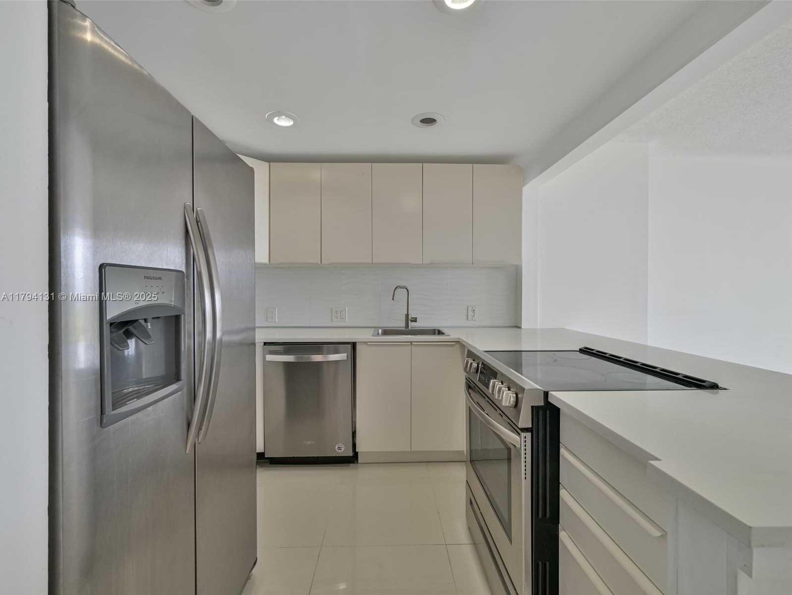 Small Image of 20301 WEST COUNTRY CLUB DR #1927, Aventura Number 5