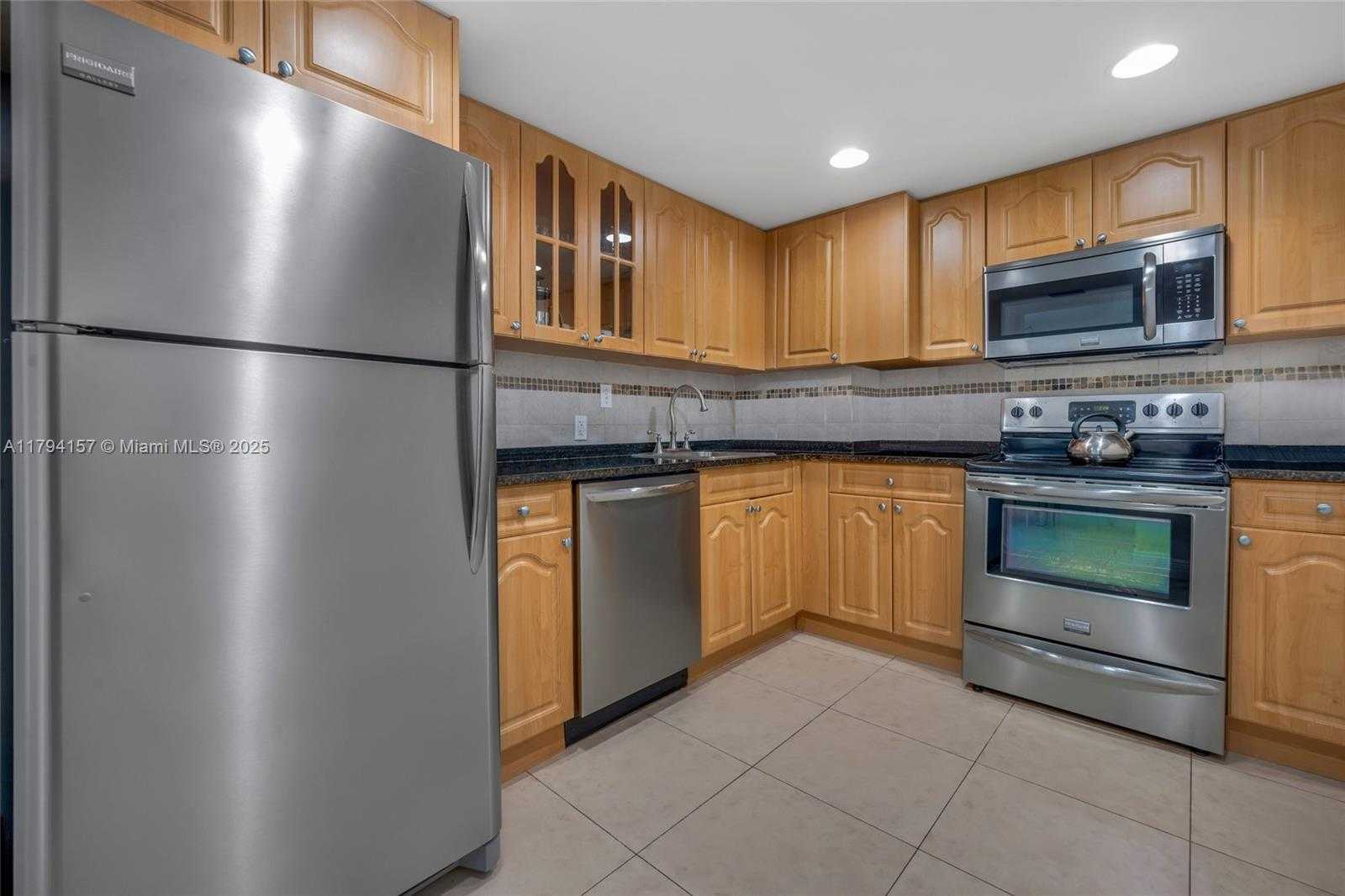 Small Image of 100 BAYVIEW DR #1403, Sunny Isles Beach Number 12