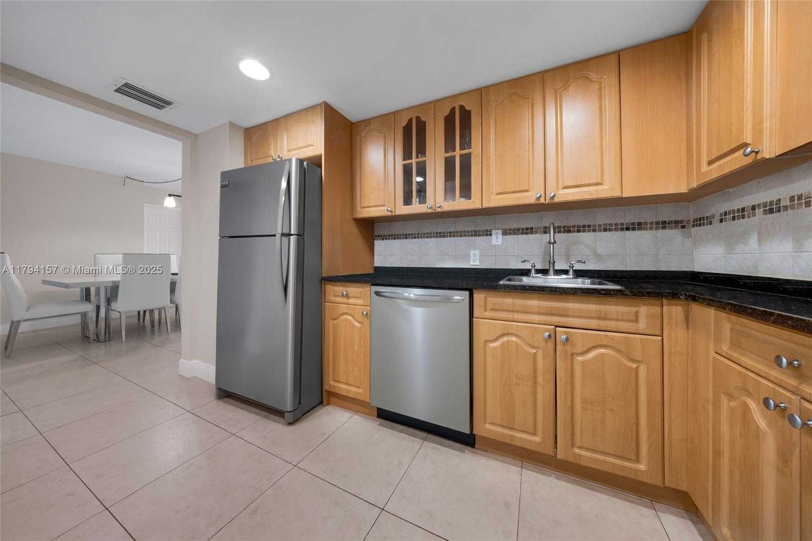 Small Image of 100 BAYVIEW DR #1403, Sunny Isles Beach Number 14