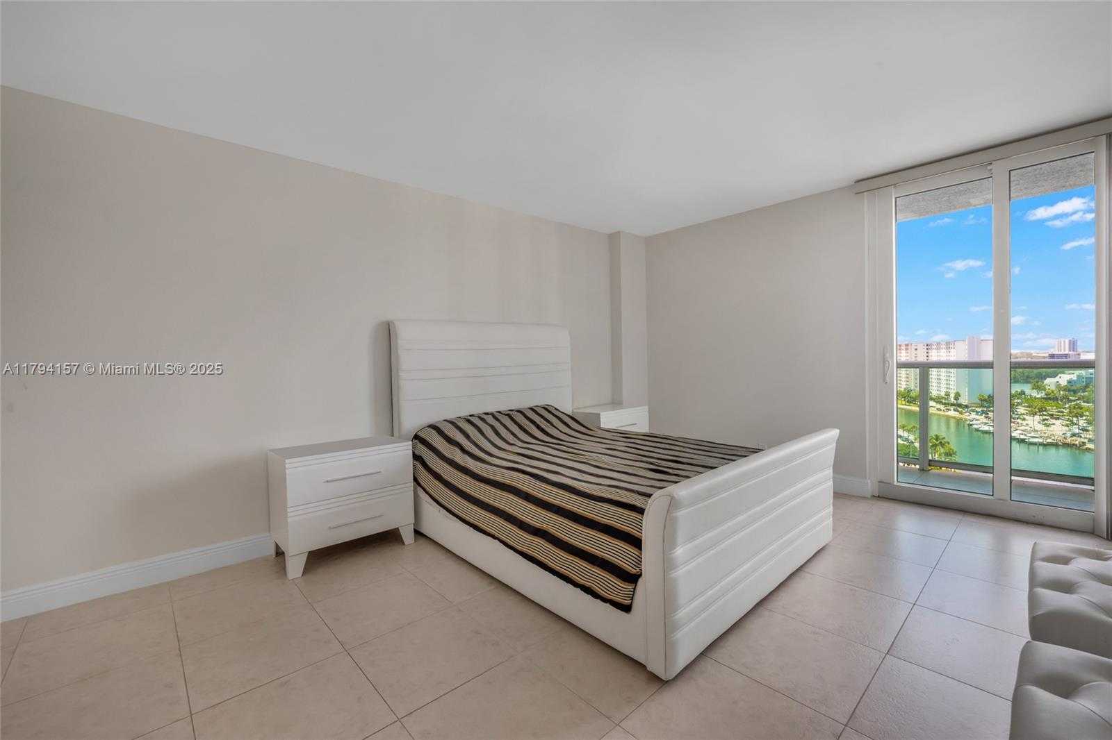 Small Image of 100 BAYVIEW DR #1403, Sunny Isles Beach Number 15