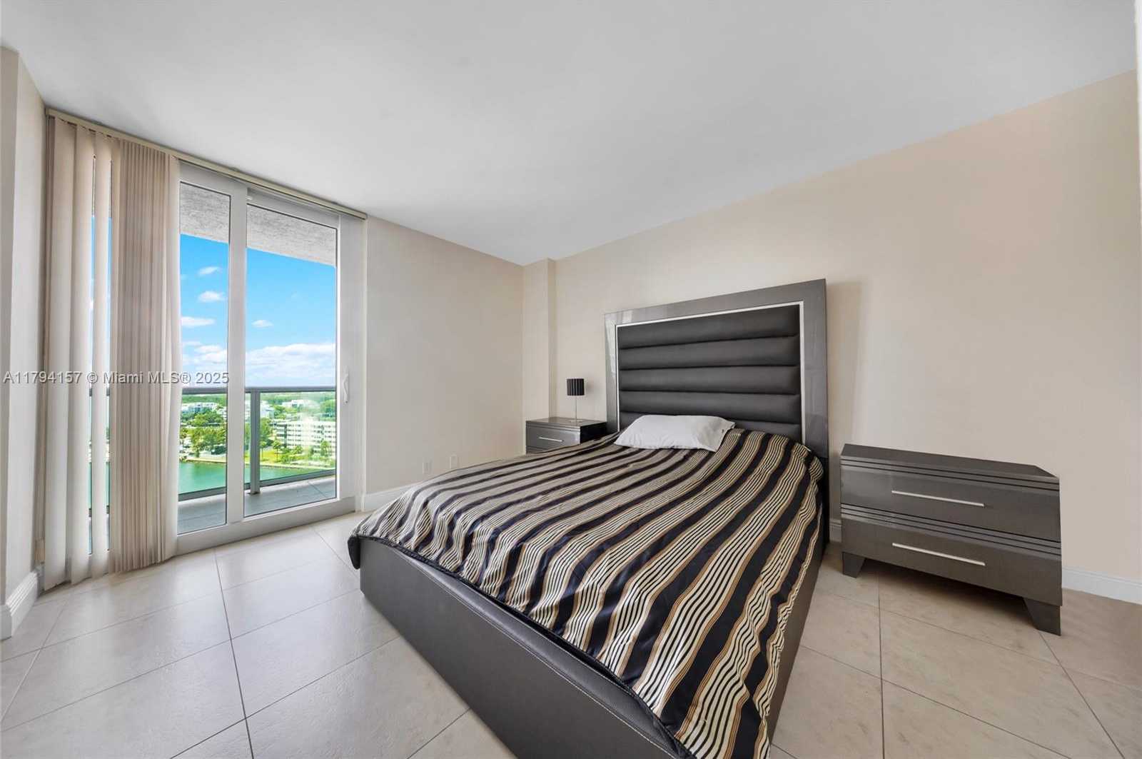 Small Image of 100 BAYVIEW DR #1403, Sunny Isles Beach Number 19