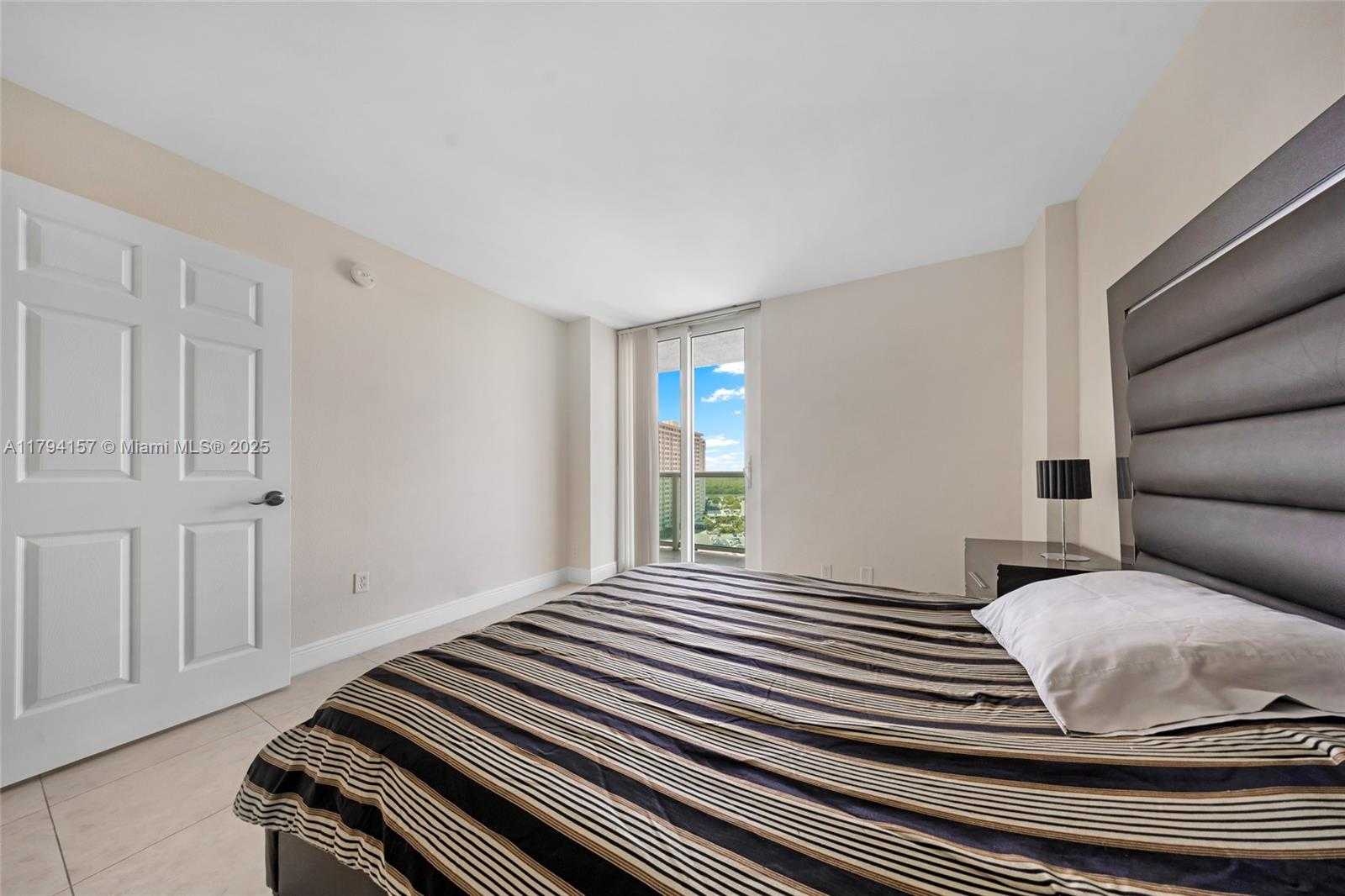 Small Image of 100 BAYVIEW DR #1403, Sunny Isles Beach Number 21