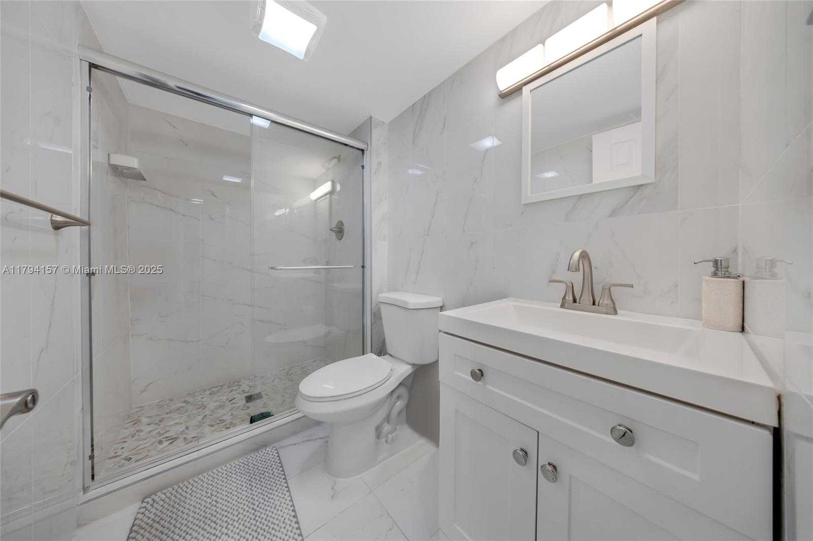 Small Image of 100 BAYVIEW DR #1403, Sunny Isles Beach Number 22