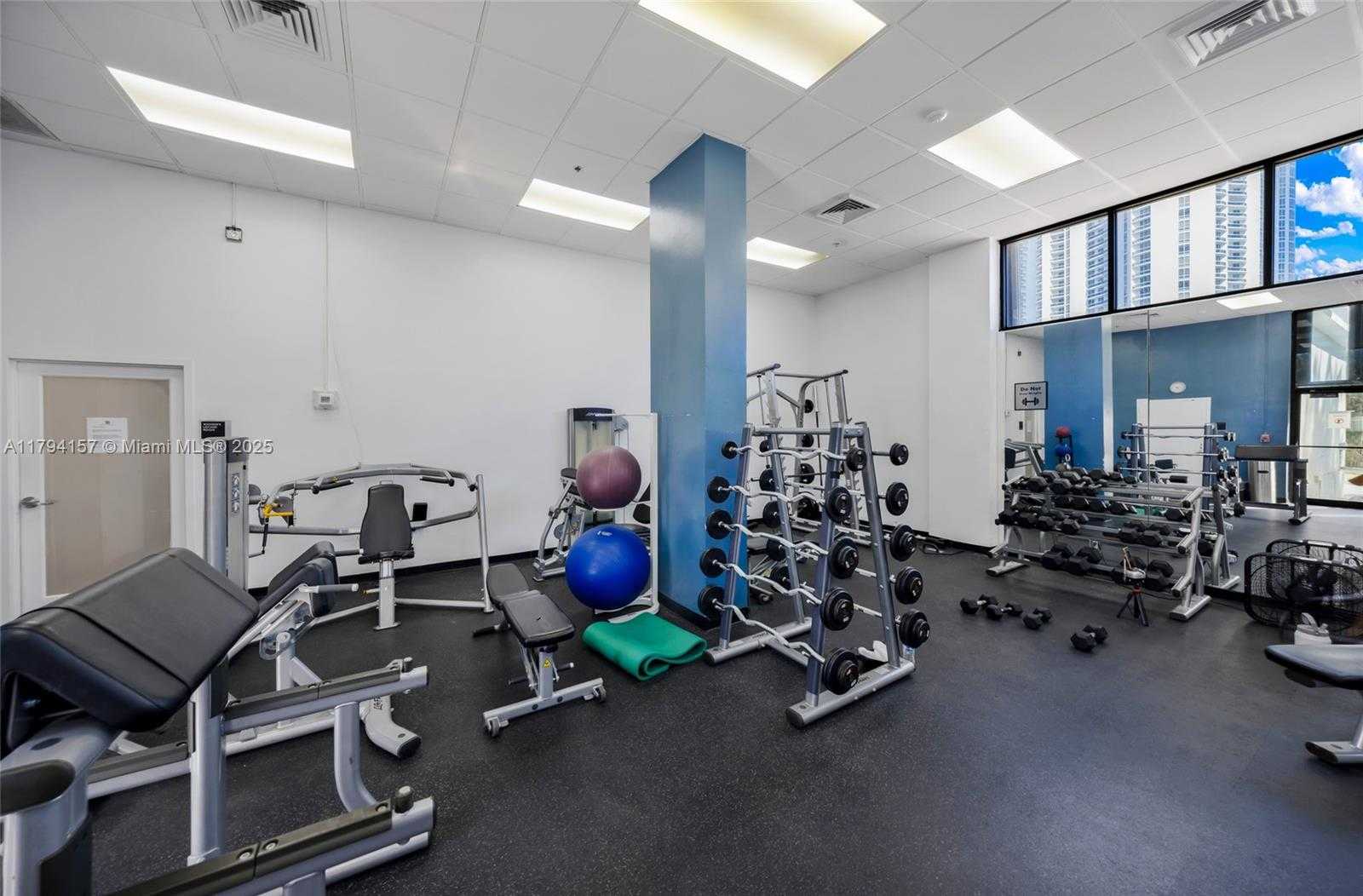 Small Image of 100 BAYVIEW DR #1403, Sunny Isles Beach Number 25