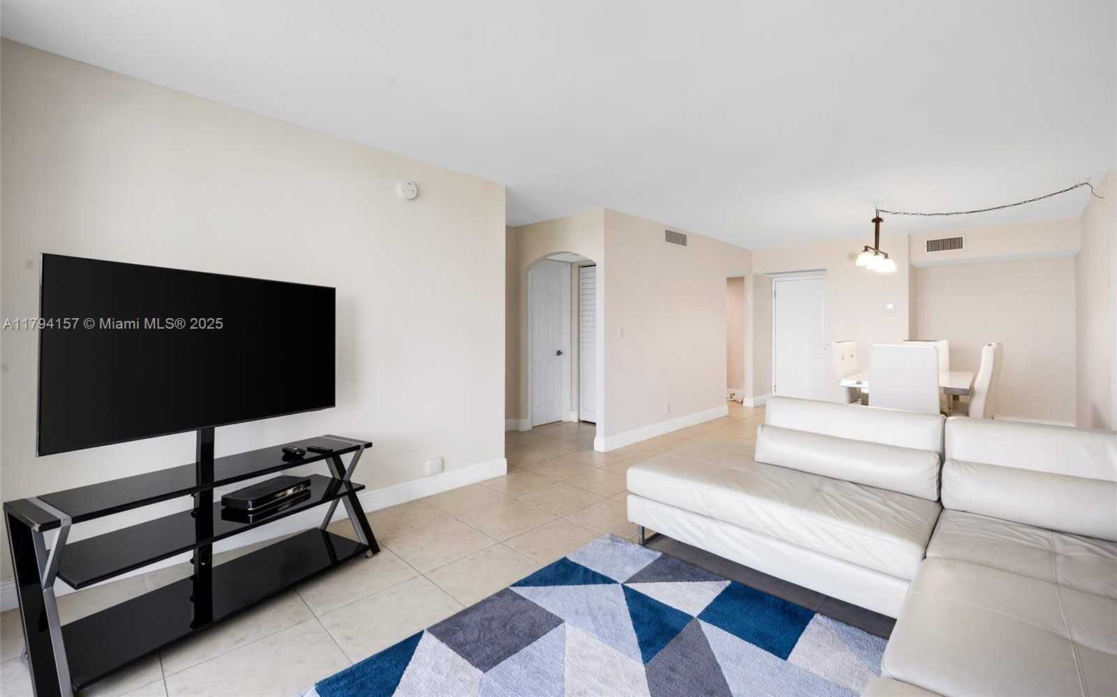 Small Image of 100 BAYVIEW DR #1403, Sunny Isles Beach Number 7