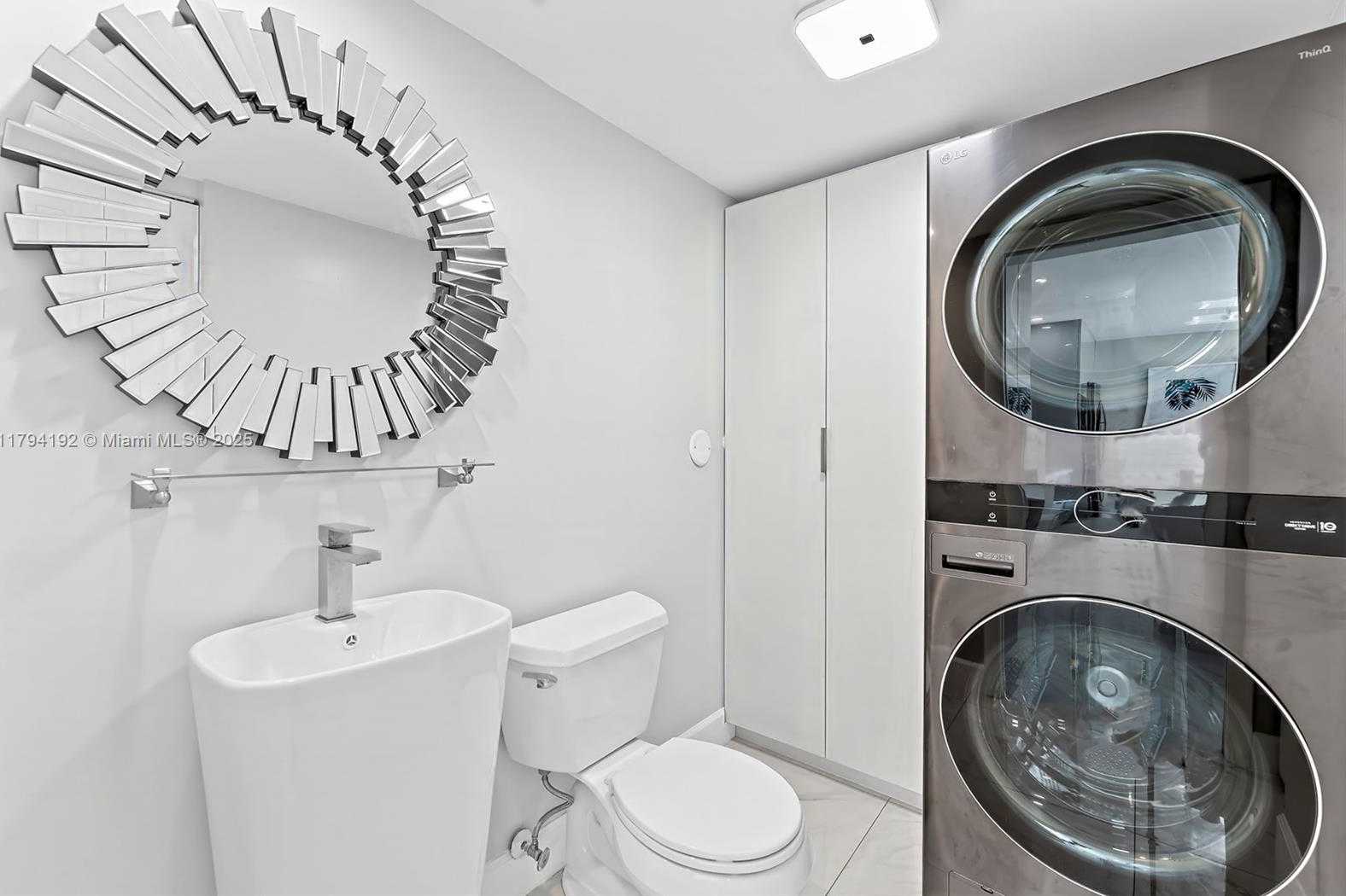 Small Image of 2557 LAKEVIEW CT #2557, Cooper City Number 11