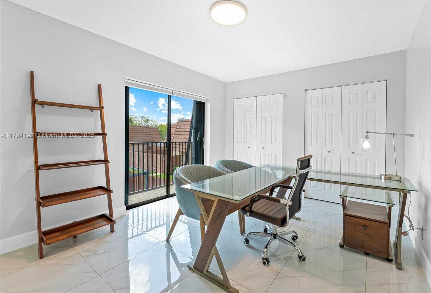 Small Image of 2557 LAKEVIEW CT #2557, Cooper City Number 15