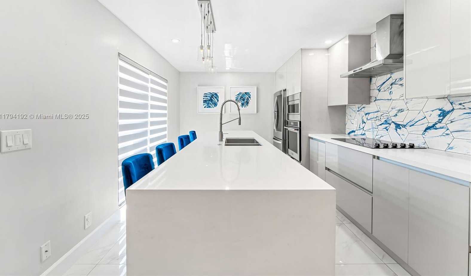 Small Image of 2557 LAKEVIEW CT #2557, Cooper City Number 2