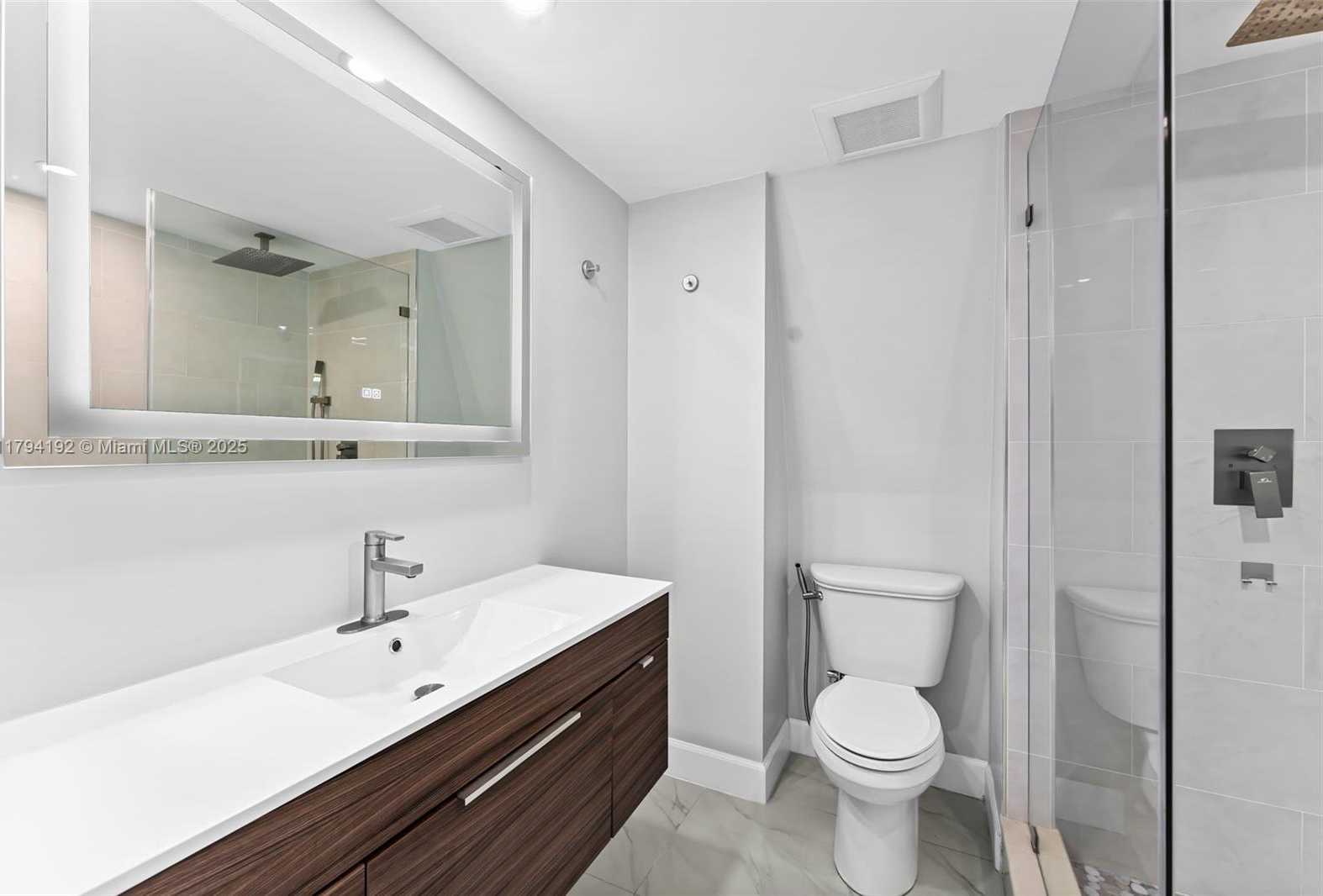 Small Image of 2557 LAKEVIEW CT #2557, Cooper City Number 21