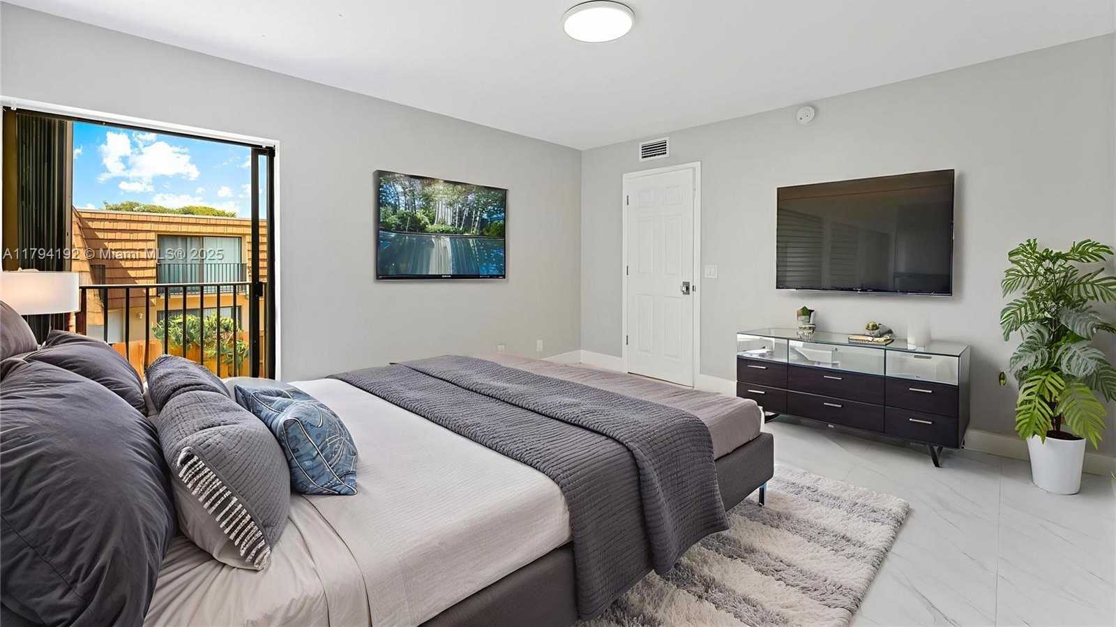 Small Image of 2557 LAKEVIEW CT #2557, Cooper City Number 29