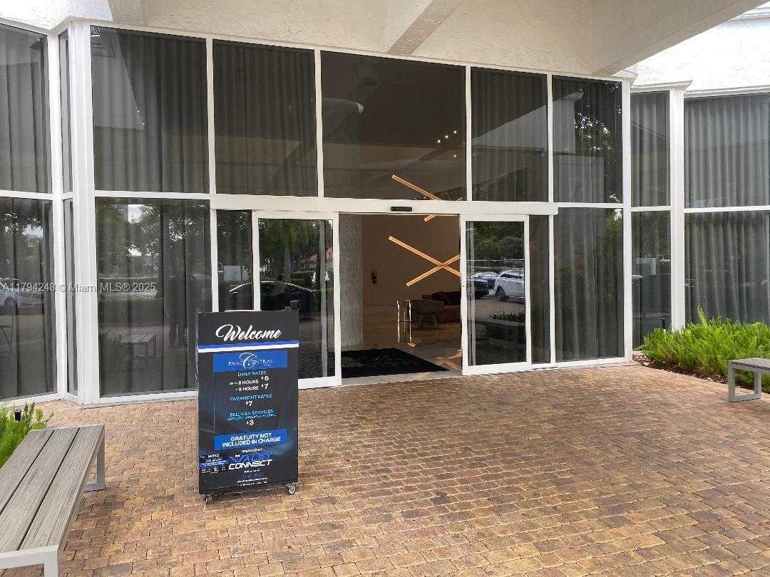 Small Image of 3300 NORTH EAST 192ND ST #612, Aventura Number 4