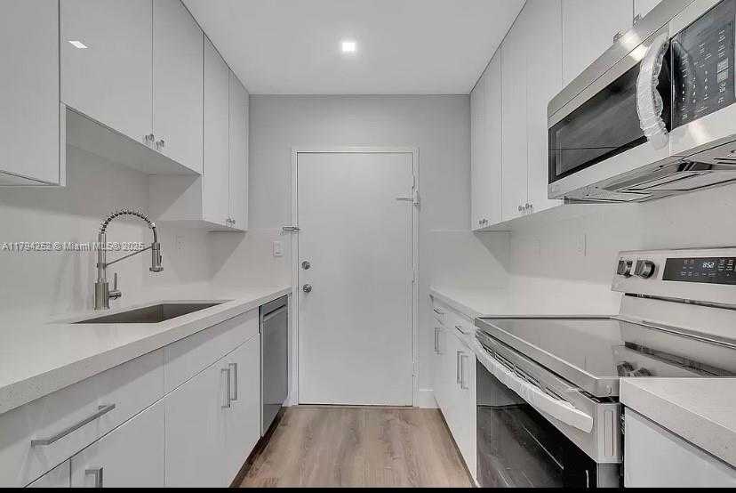 Small Image of 5401 COLLINS AVE #411, Miami Beach Number 10