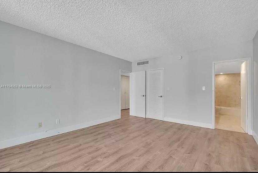 Small Image of 5401 COLLINS AVE #411, Miami Beach Number 14