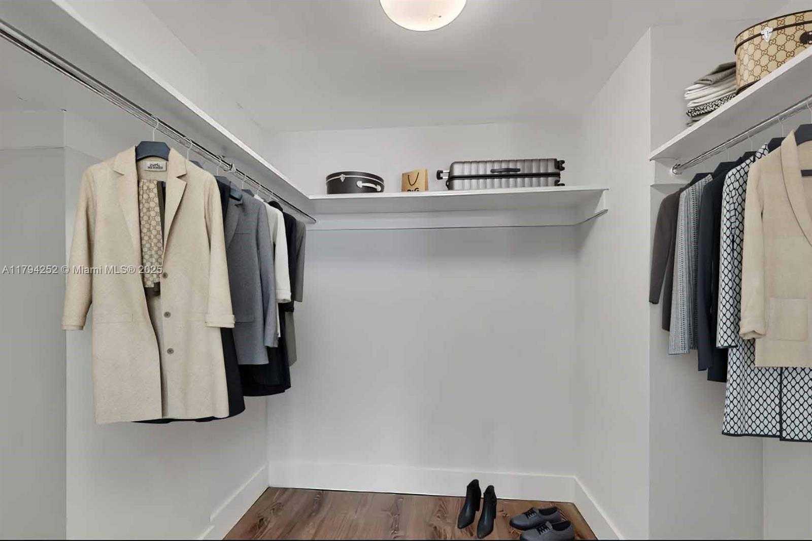 Small Image of 5401 COLLINS AVE #411, Miami Beach Number 15
