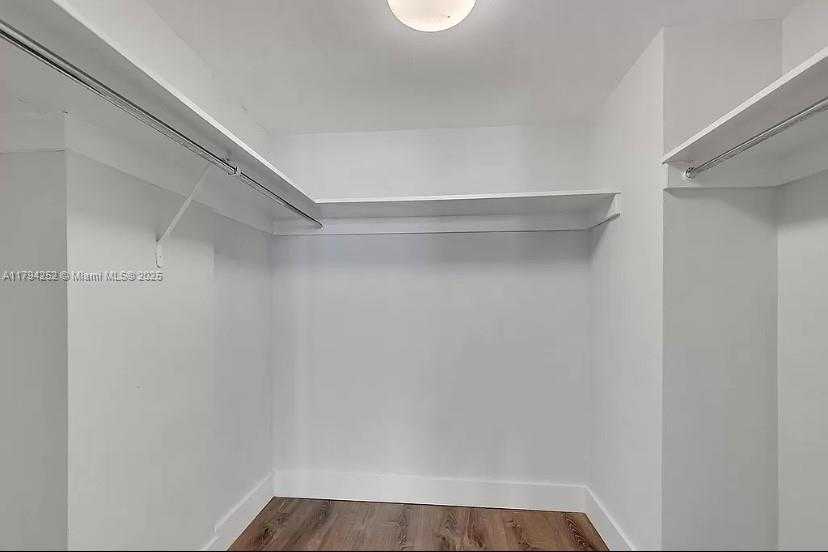 Small Image of 5401 COLLINS AVE #411, Miami Beach Number 16