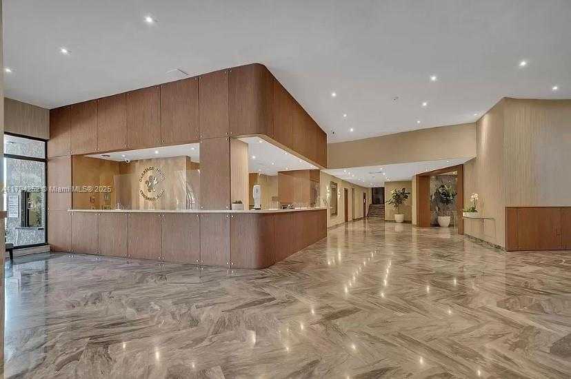 Small Image of 5401 COLLINS AVE #411, Miami Beach Number 36