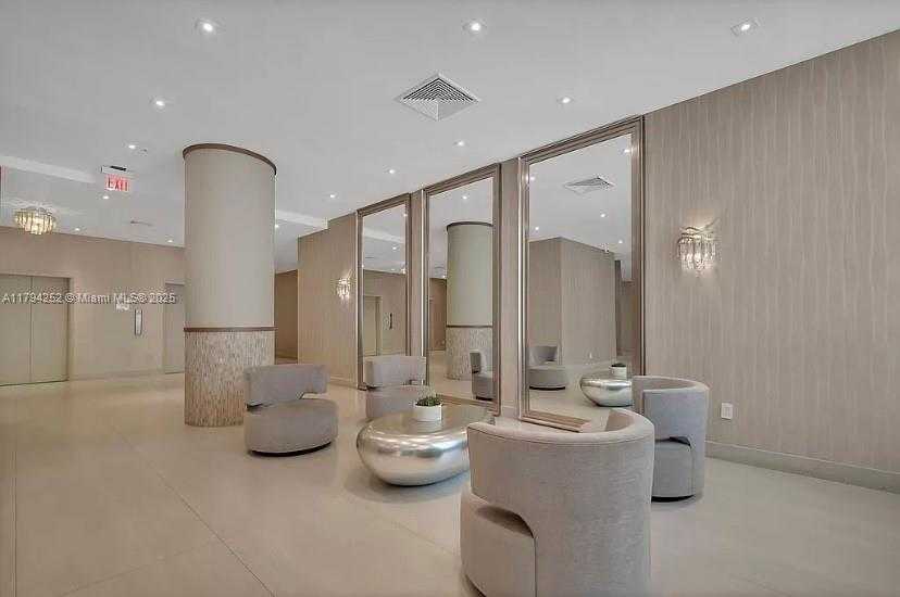 Small Image of 5401 COLLINS AVE #411, Miami Beach Number 38