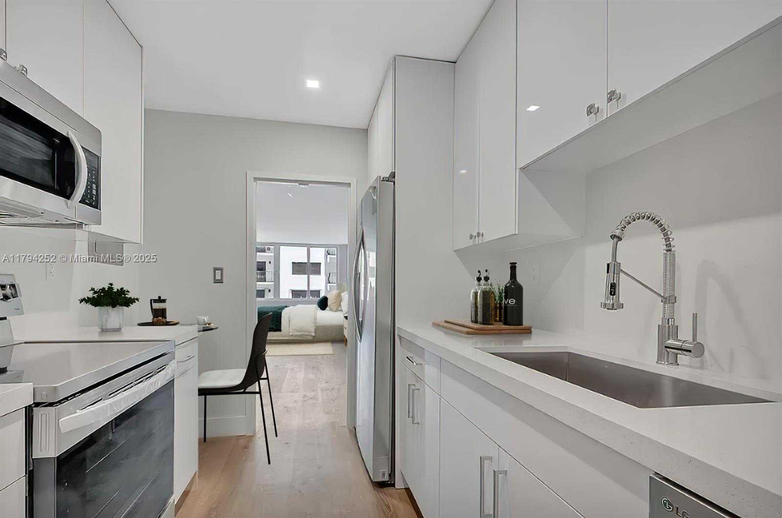 Small Image of 5401 COLLINS AVE #411, Miami Beach Number 8