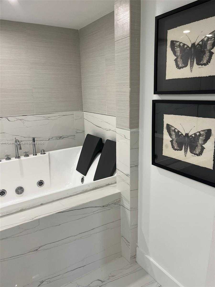 Small Image of 2301 COLLINS AVE #326, Miami Beach Number 12