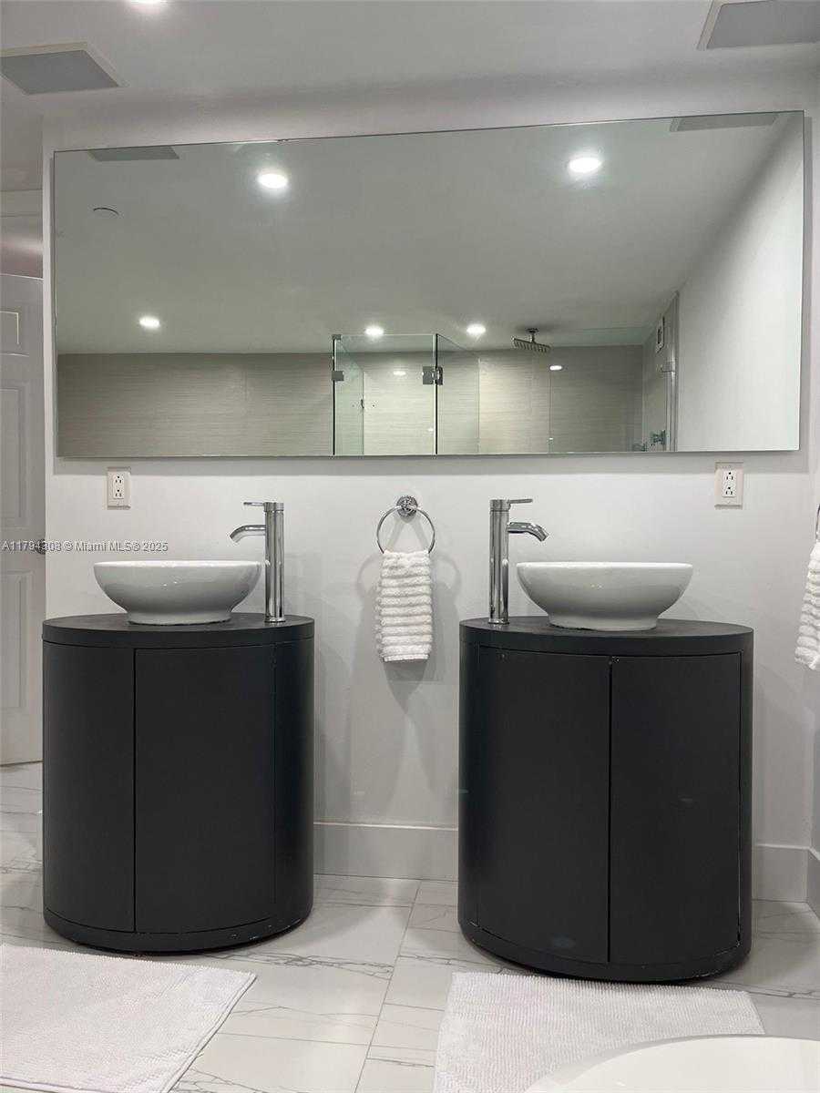 Small Image of 2301 COLLINS AVE #326, Miami Beach Number 13