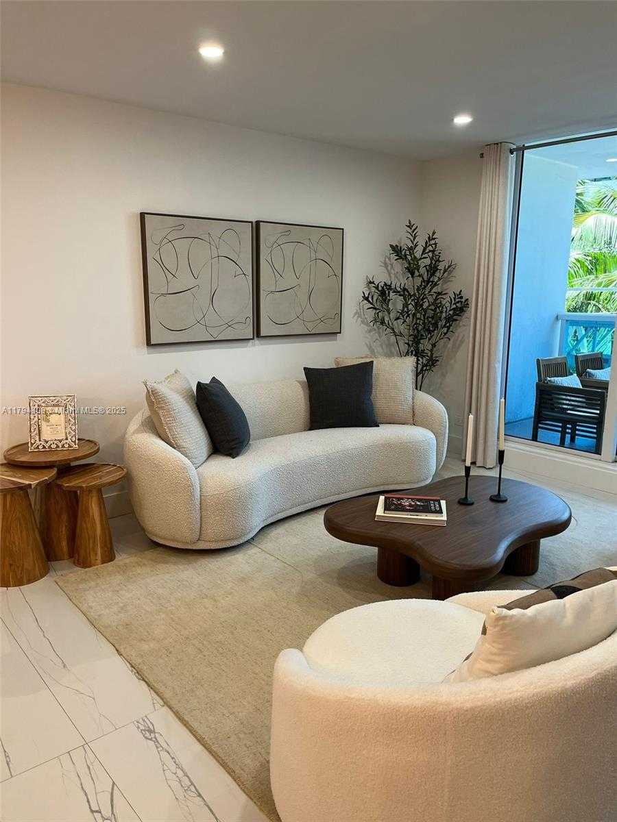 Small Image of 2301 COLLINS AVE #326, Miami Beach Number 3