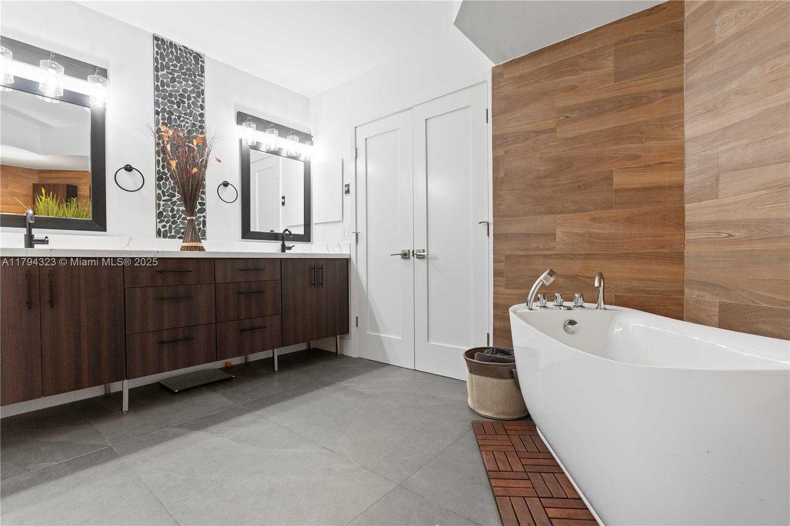 Small Image of 3600 MYSTIC POINTE DR #306, Aventura Number 8