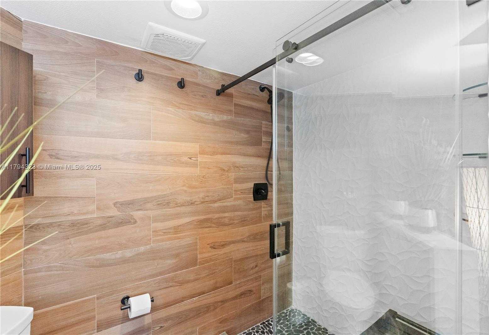 Small Image of 3600 MYSTIC POINTE DR #306, Aventura Number 9