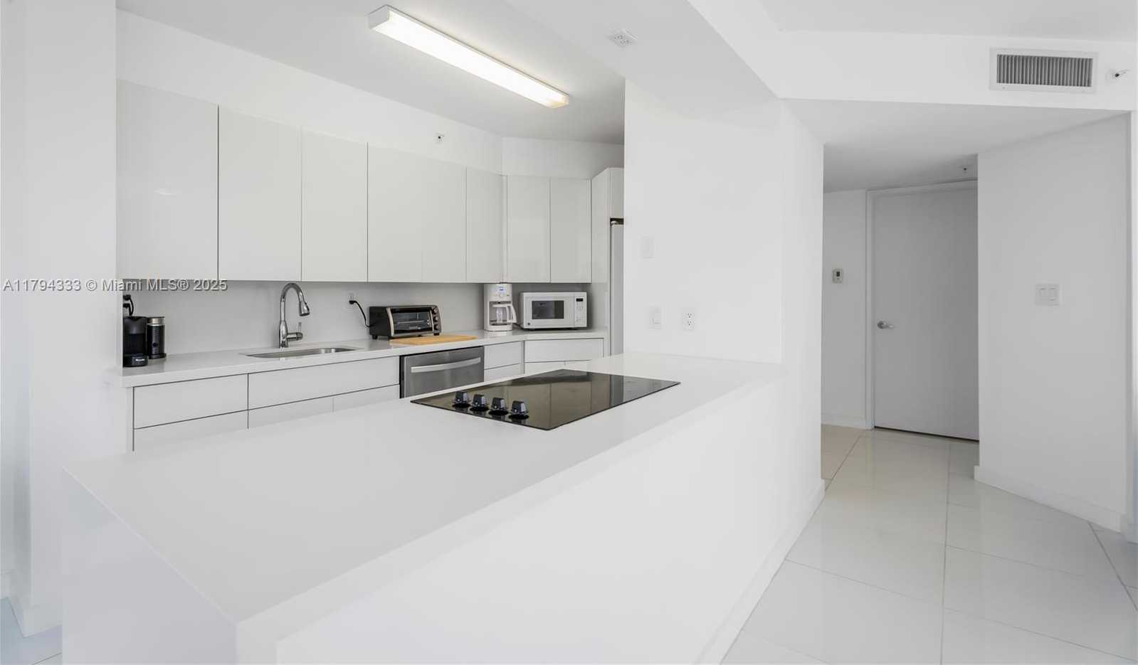Small Image of 1688 WEST AVE #401, Miami Beach Number 10
