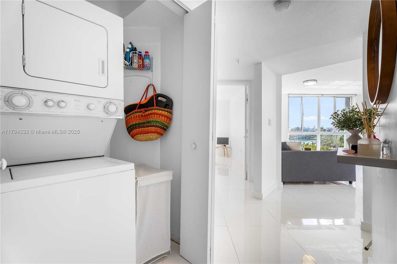 Small Image of 1688 WEST AVE #401, Miami Beach Number 11