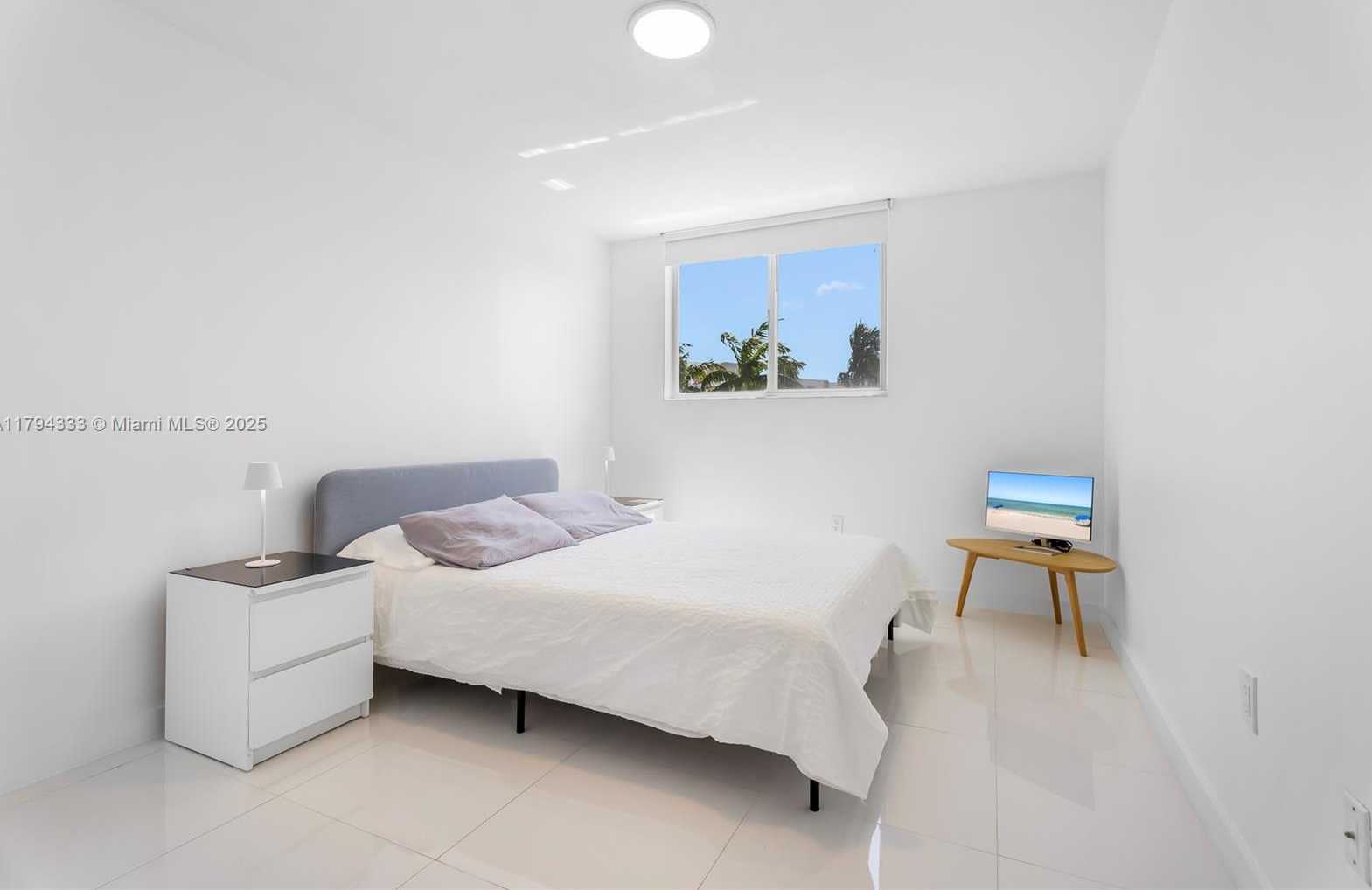 Small Image of 1688 WEST AVE #401, Miami Beach Number 15