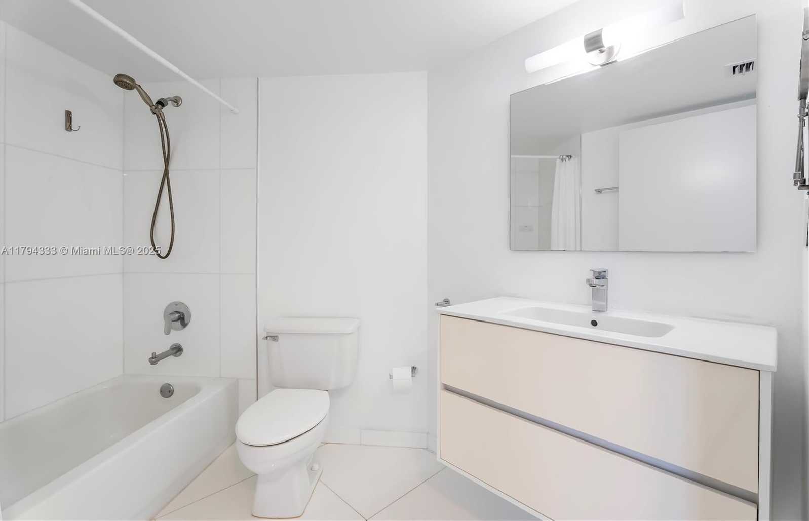 Small Image of 1688 WEST AVE #401, Miami Beach Number 16