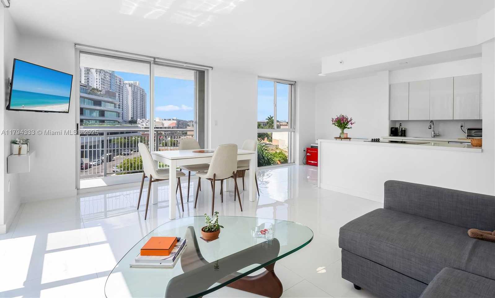 Small Image of 1688 WEST AVE #401, Miami Beach Number 2