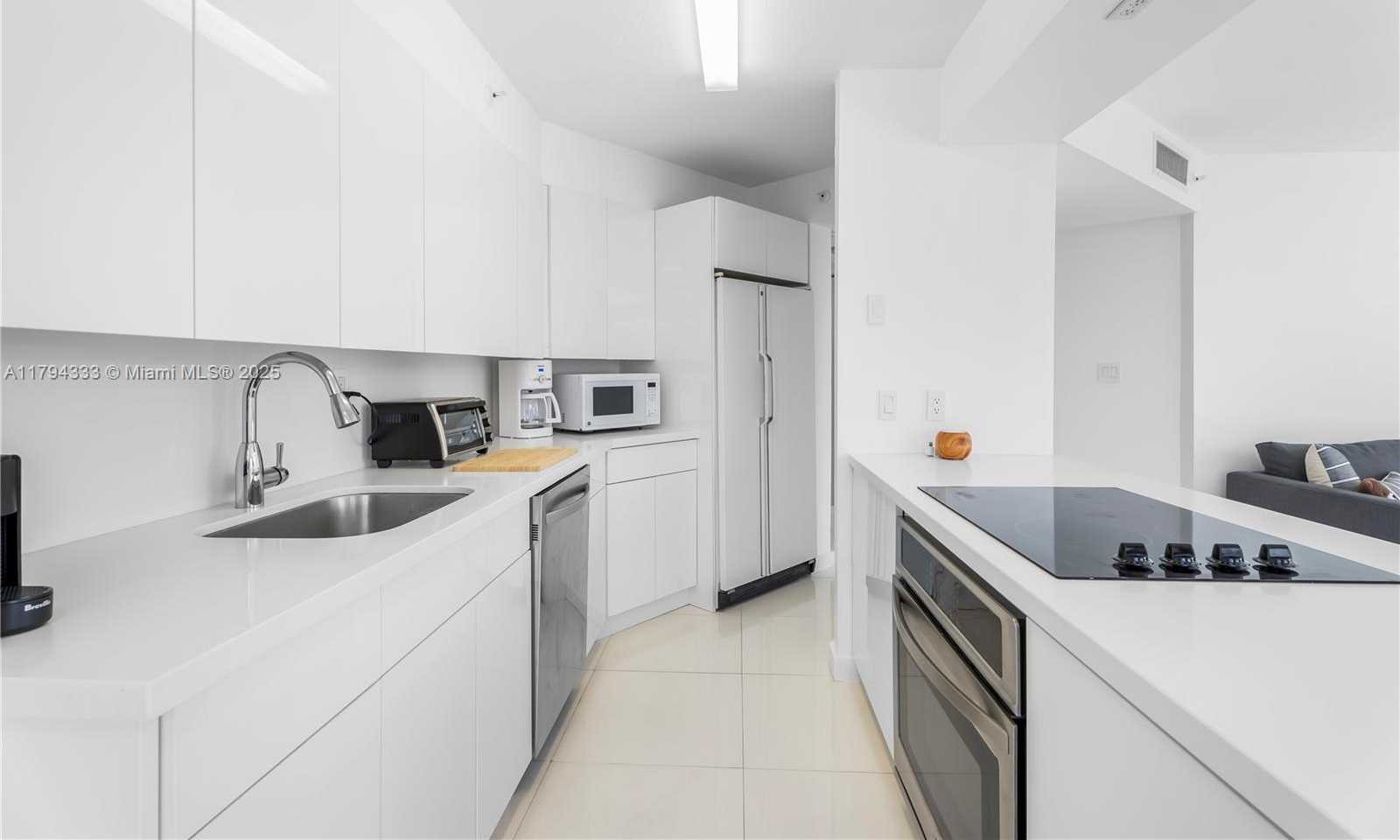 Small Image of 1688 WEST AVE #401, Miami Beach Number 3