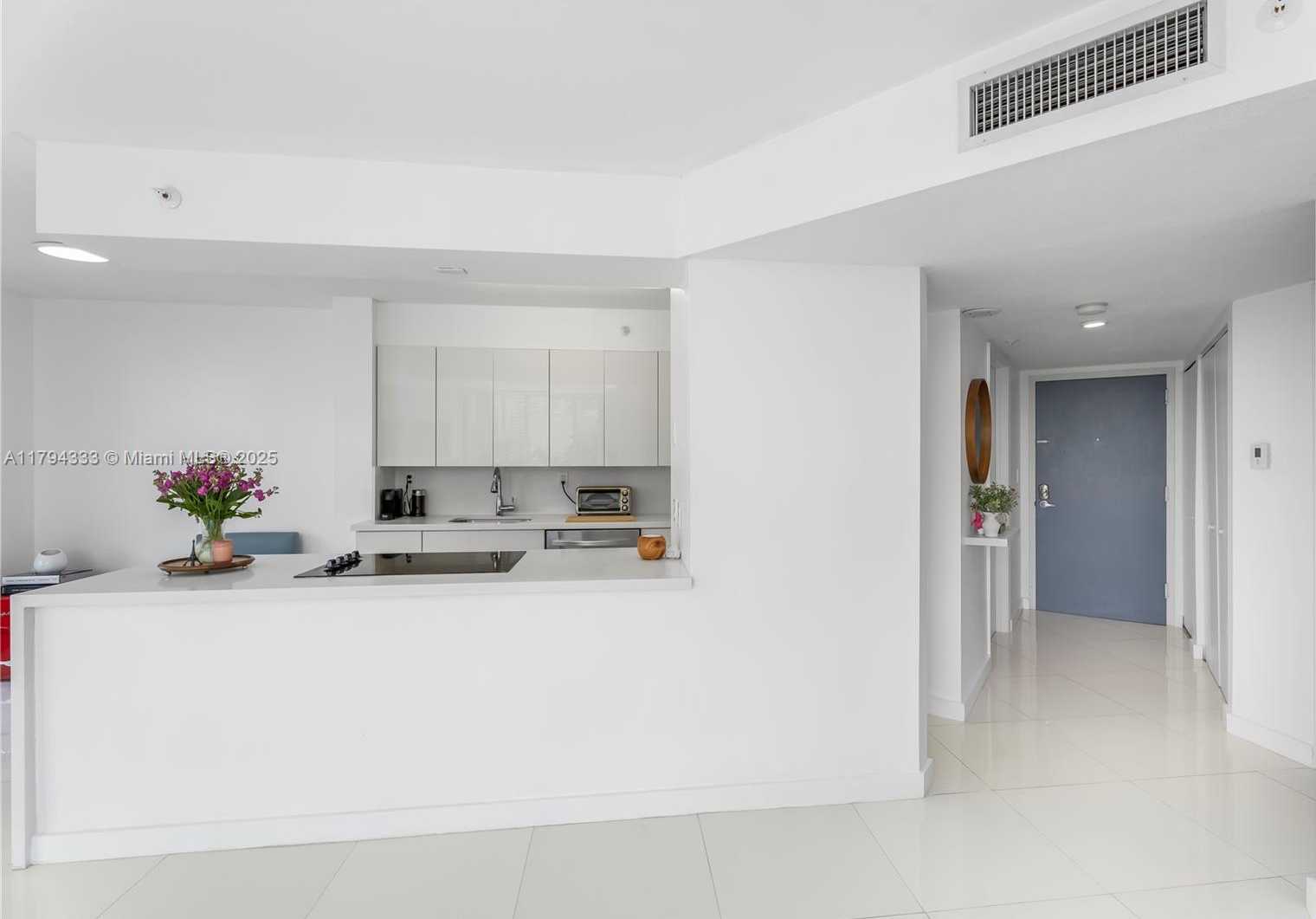 Small Image of 1688 WEST AVE #401, Miami Beach Number 4