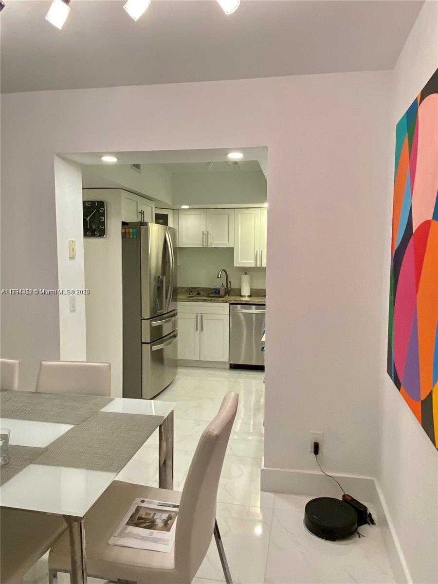 Small Image of 5600 COLLINS AVE #7V, Miami Beach Number 10