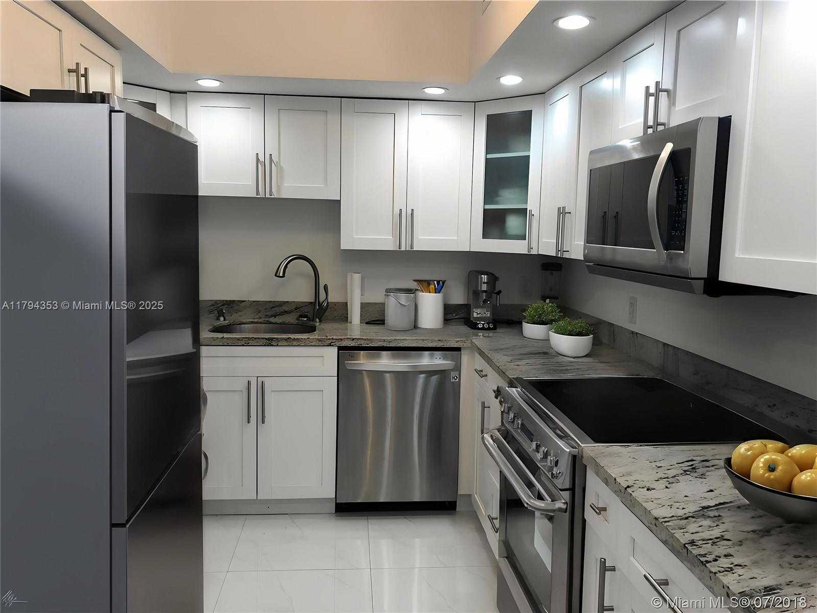 Small Image of 5600 COLLINS AVE #7V, Miami Beach Number 11