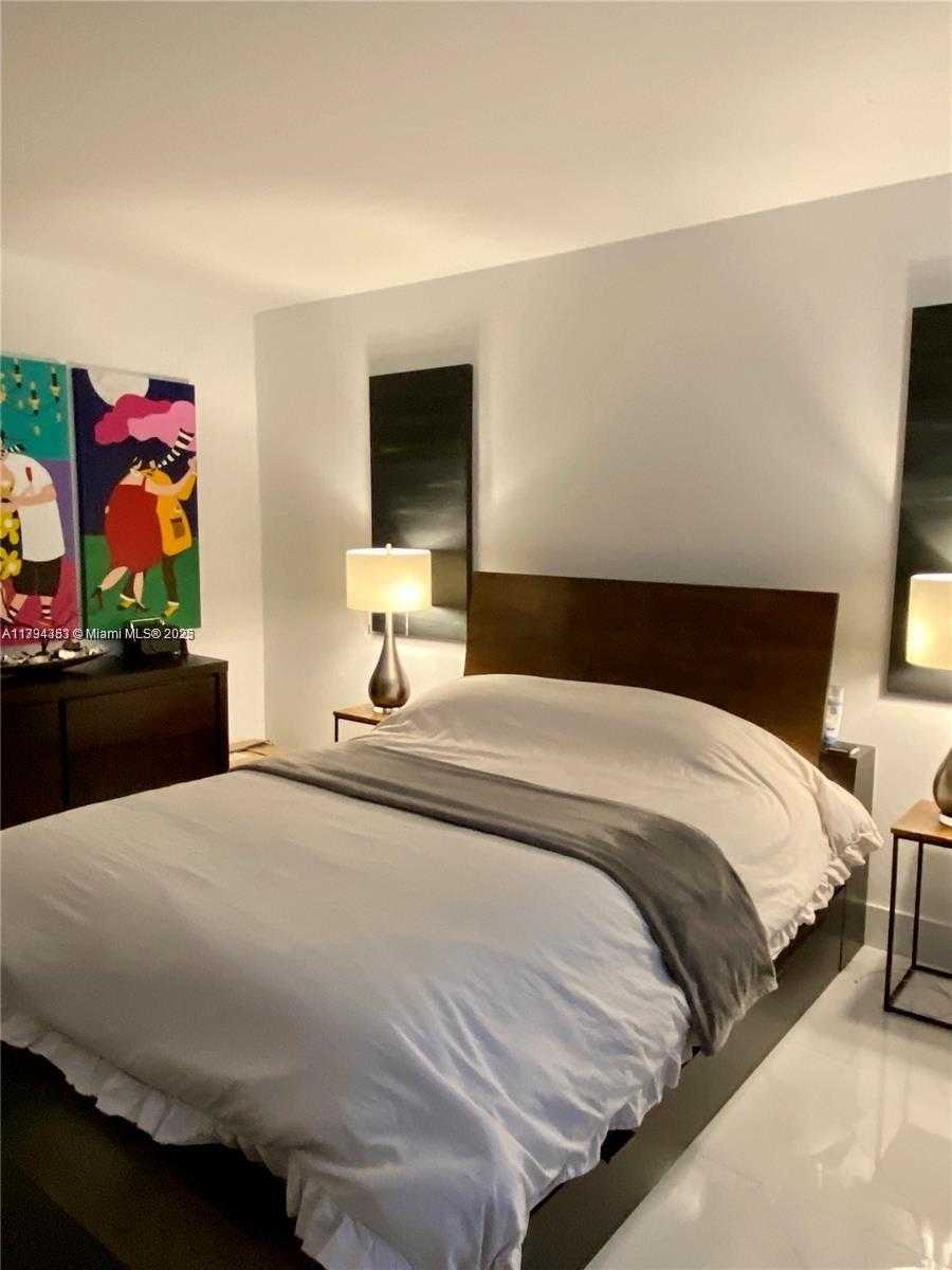 Small Image of 5600 COLLINS AVE #7V, Miami Beach Number 15