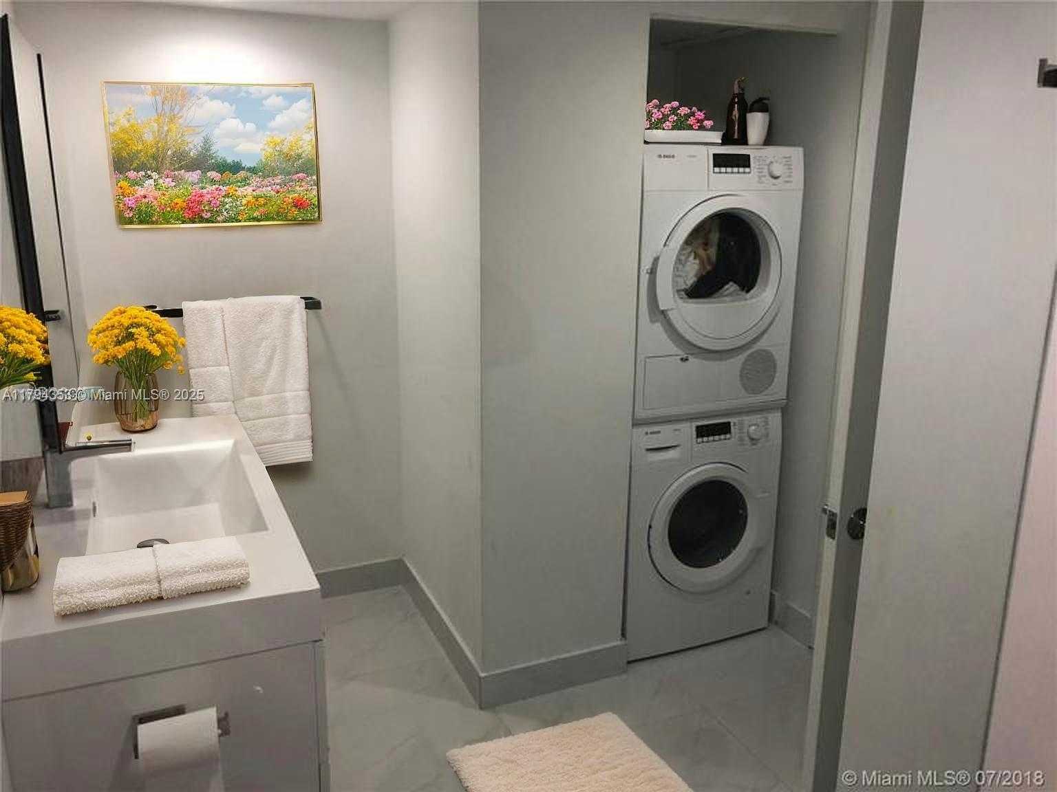 Small Image of 5600 COLLINS AVE #7V, Miami Beach Number 16