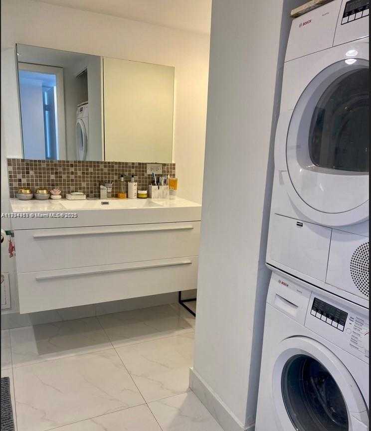 Small Image of 5600 COLLINS AVE #7V, Miami Beach Number 18