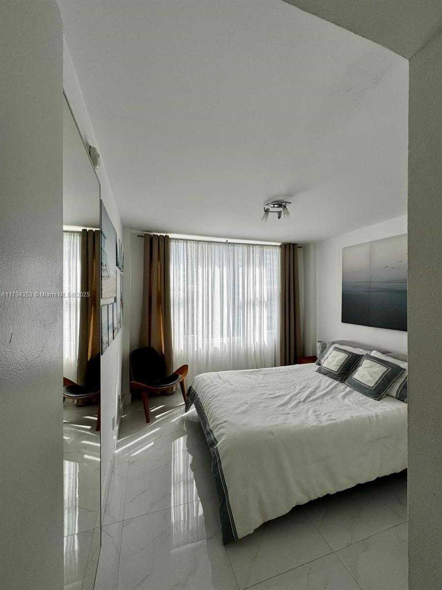 Small Image of 5600 COLLINS AVE #7V, Miami Beach Number 19