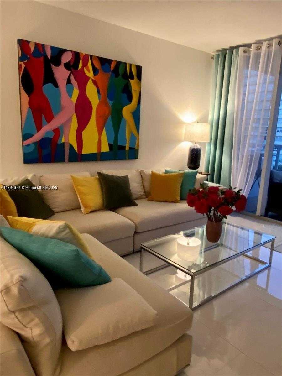 Small Image of 5600 COLLINS AVE #7V, Miami Beach Number 2