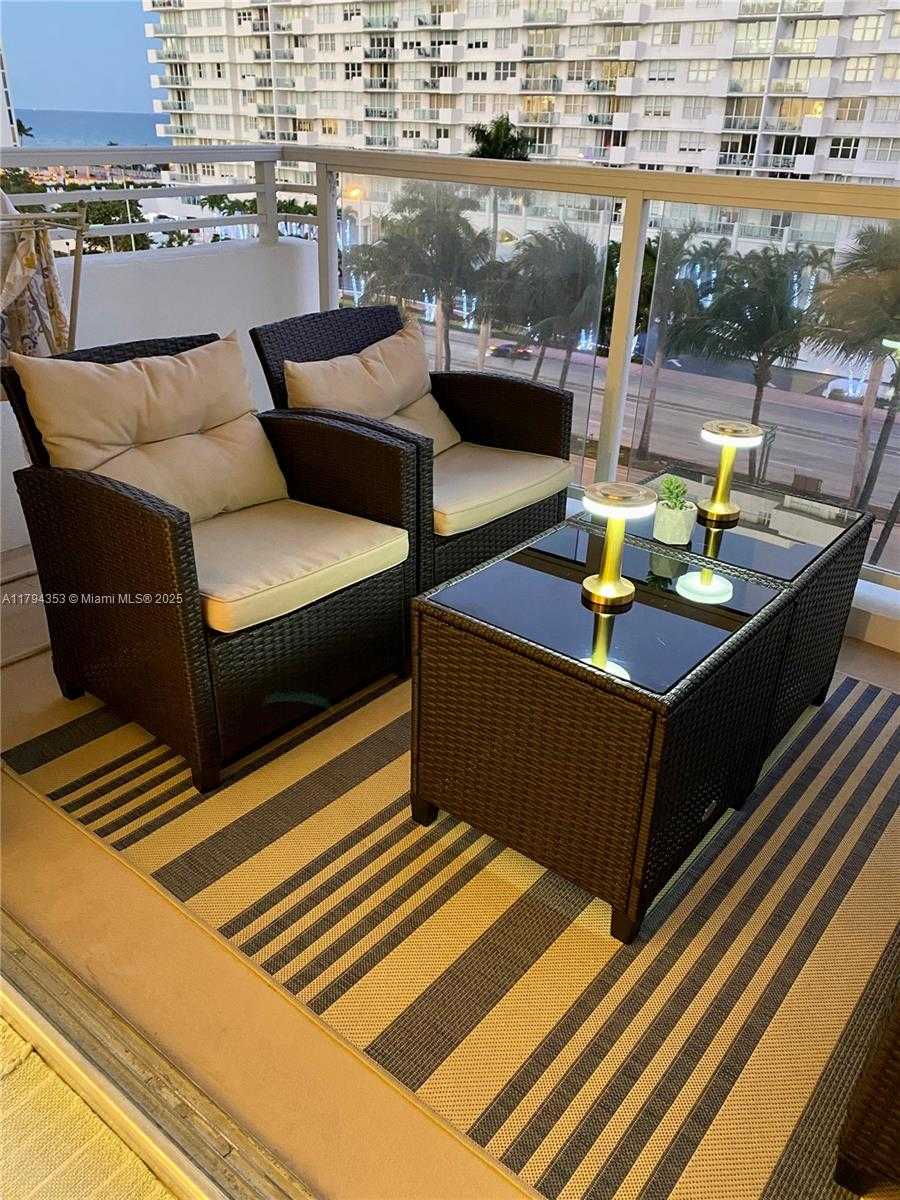 Small Image of 5600 COLLINS AVE #7V, Miami Beach Number 23