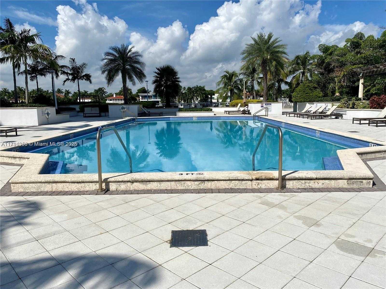Small Image of 5600 COLLINS AVE #7V, Miami Beach Number 27