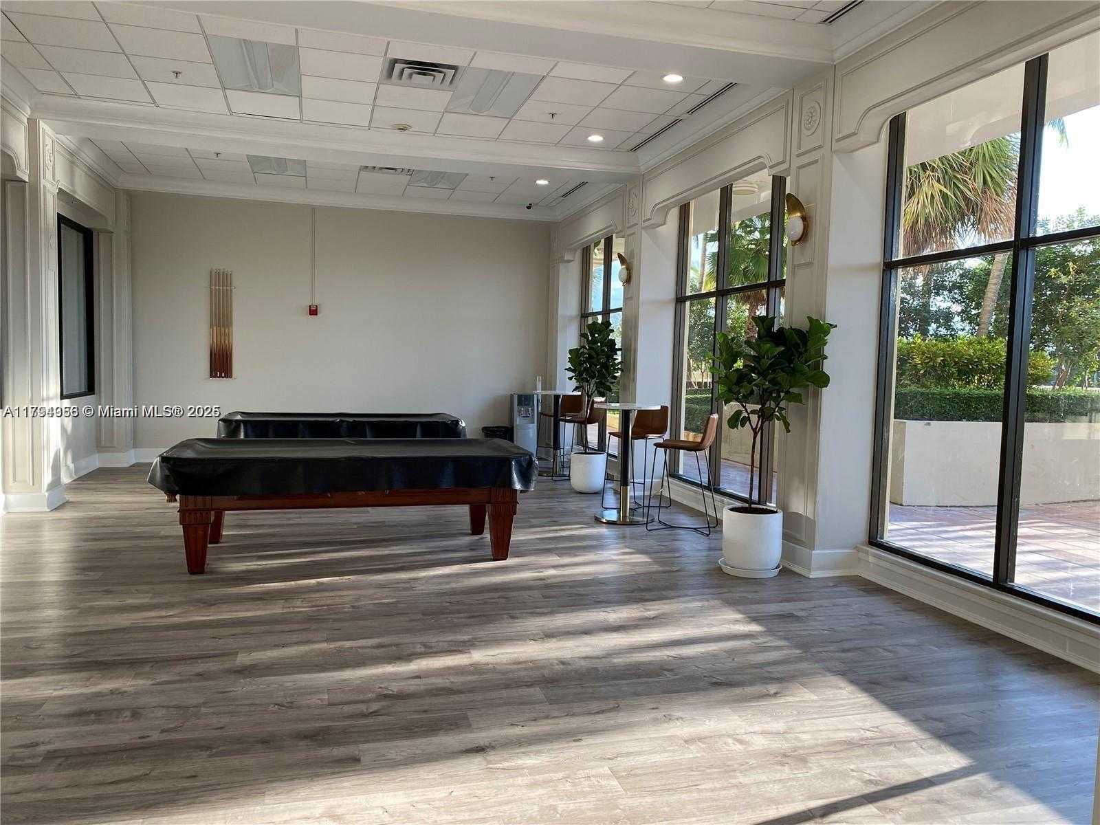 Small Image of 5600 COLLINS AVE #7V, Miami Beach Number 36
