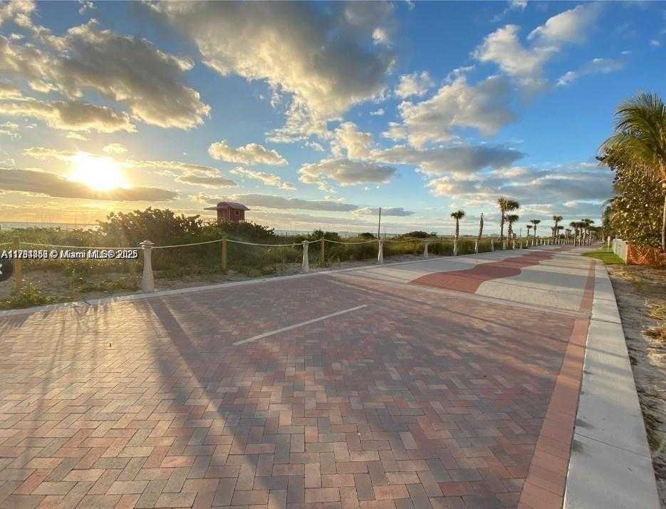 Small Image of 5600 COLLINS AVE #7V, Miami Beach Number 39