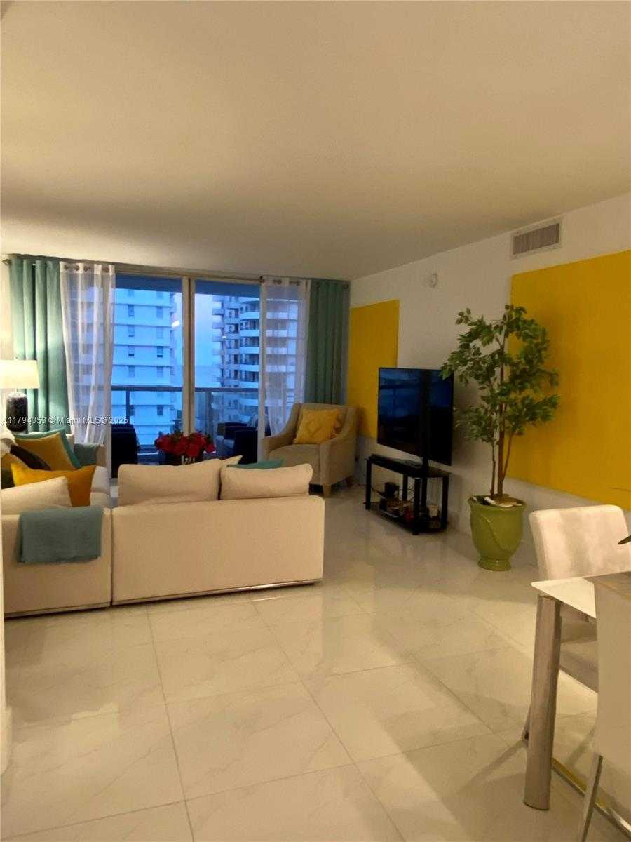 Small Image of 5600 COLLINS AVE #7V, Miami Beach Number 4