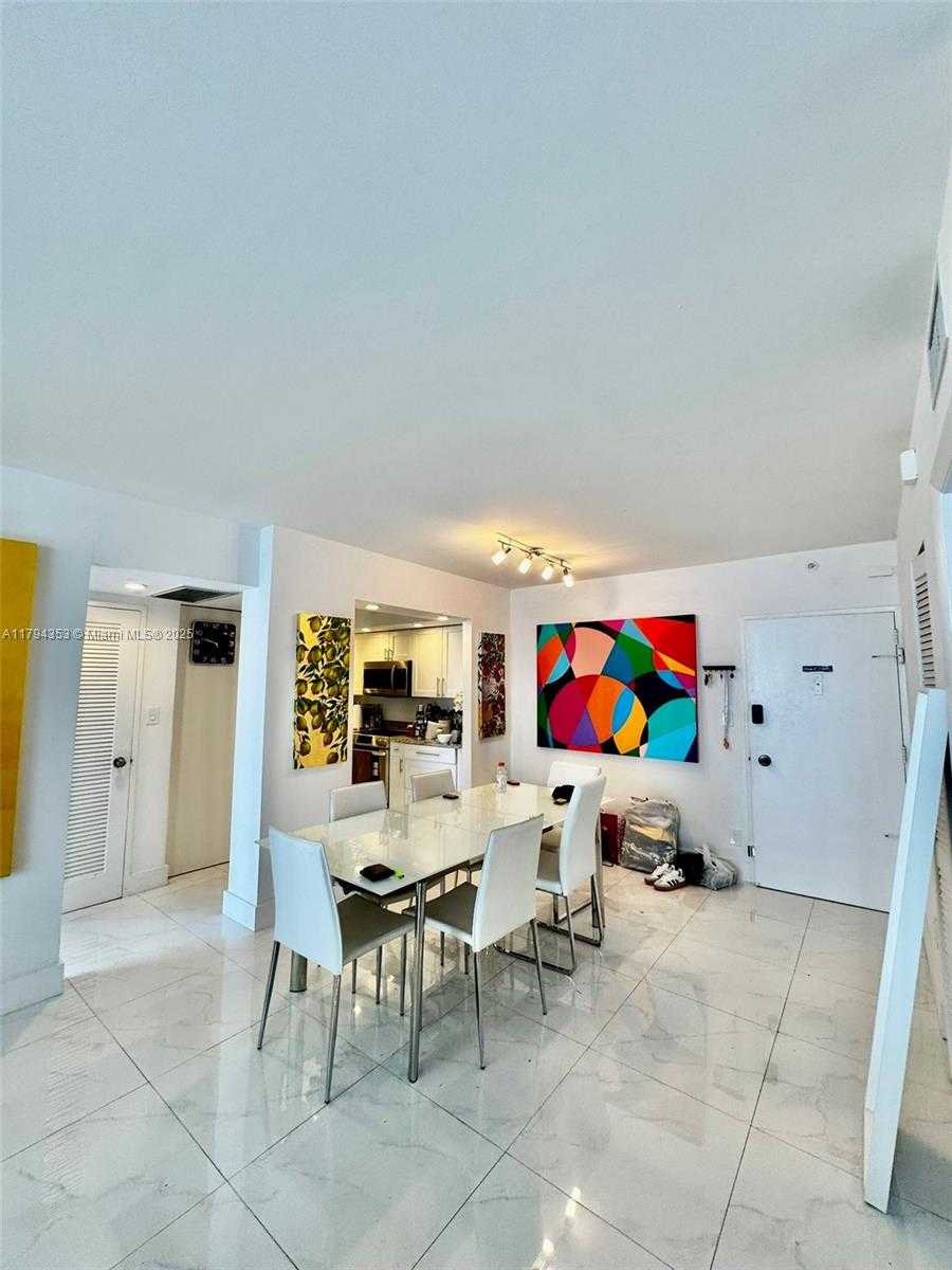 Small Image of 5600 COLLINS AVE #7V, Miami Beach Number 8