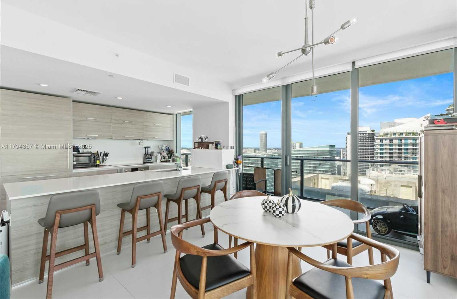 Small Image of 1300 SOUTH MIAMI AVE #3901, Miami Number 17
